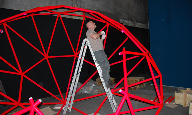 Installing the Osmosis sculpture